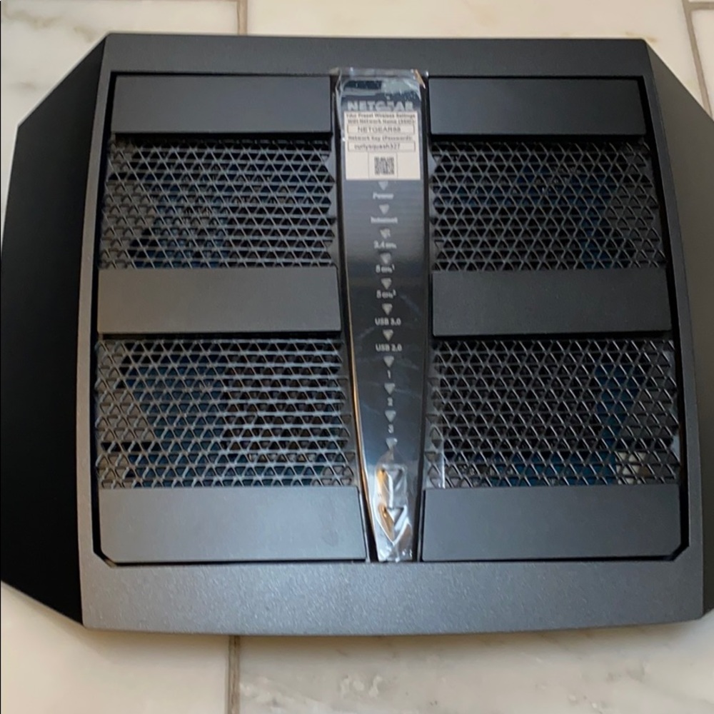 Netgear nighthawk x63200 tri-band WiFi router